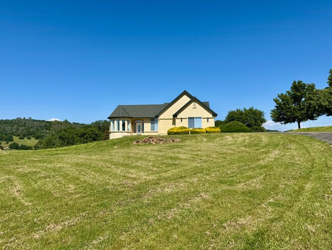 Custom Home With Gorgeous Views Available ... - Custom Home With Gorgeous Views Available ...
