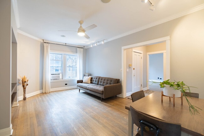 Photo - 536 1/2 W Cornelia Ave Unit 3