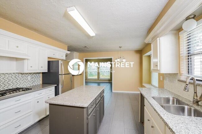 Photo - 3 Bedroom Pet-Friendly Home in Houston, TX with Main Street Renewal