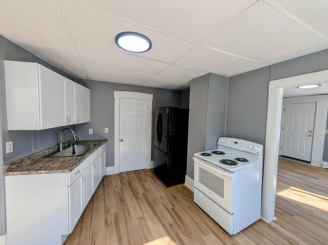 Building Photo - 13-15-15 Walnut St Unit #1