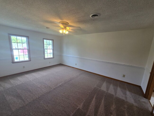 Photo - 4 bedroom in Prince George!!