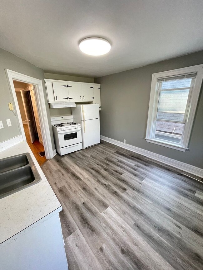 Photo - 2315 Oakes Ave Unit Upper