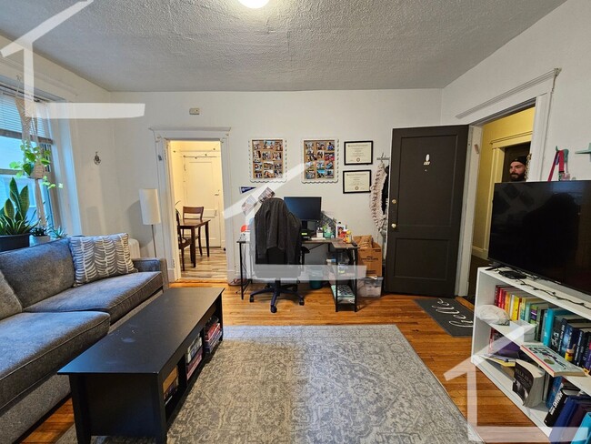 Photo - Newly Renovated 1 bed with living room and dining room!