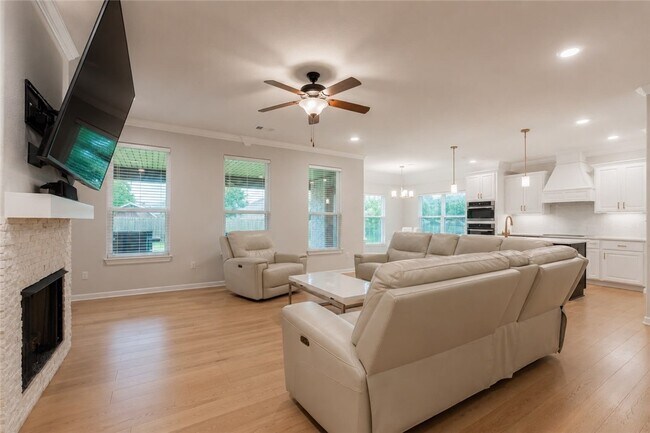 Photo - 396 W Tyler Rd