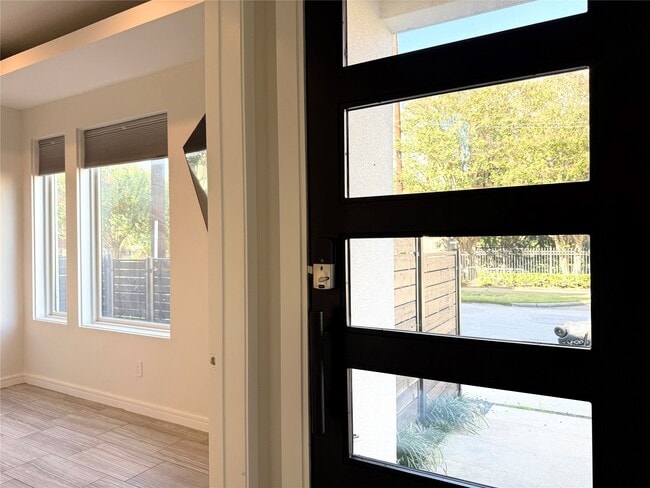 Photo - 707 W Clay St