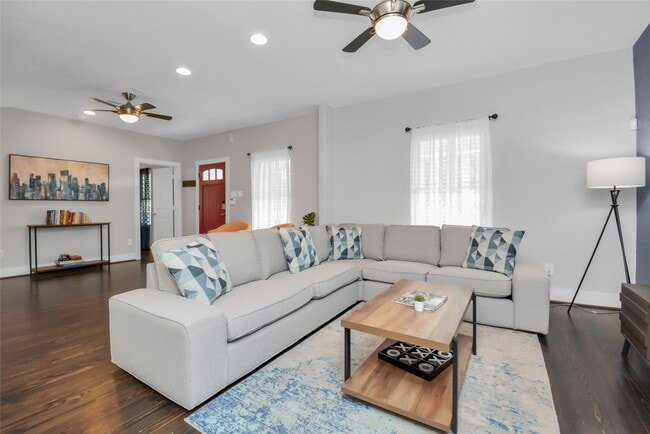 Photo - 5705 Cochran St