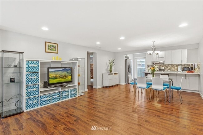 Photo - 4 Bed 2 Bath Home in Mountlake Terrace!