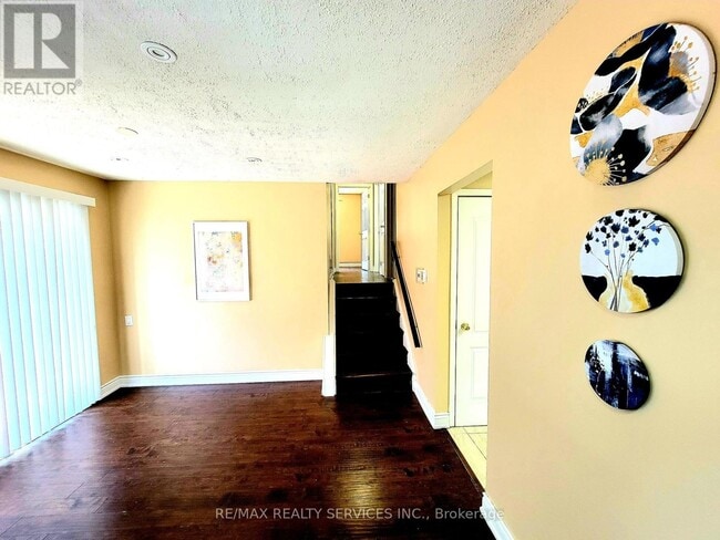 Photo - 9 Bruce Beer Dr