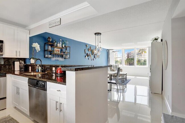 Photo - 201 N Ocean Blvd Unidad 307