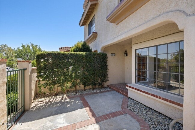 460 Country Club Dr