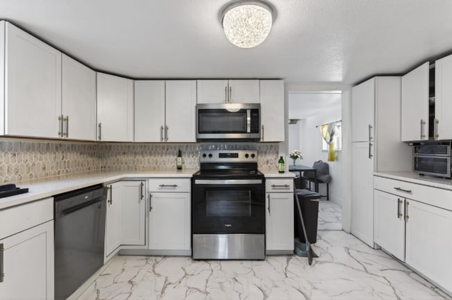 Photo - 307 E Oak St