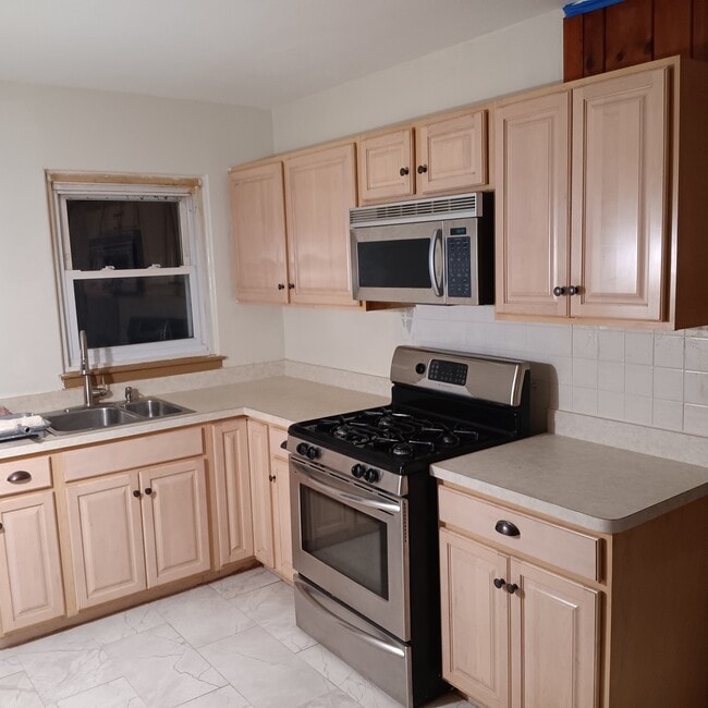Photo - 220 Taft St
