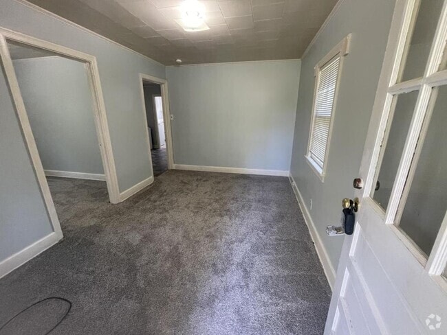 Building Photo - 707 S Pine St Rental