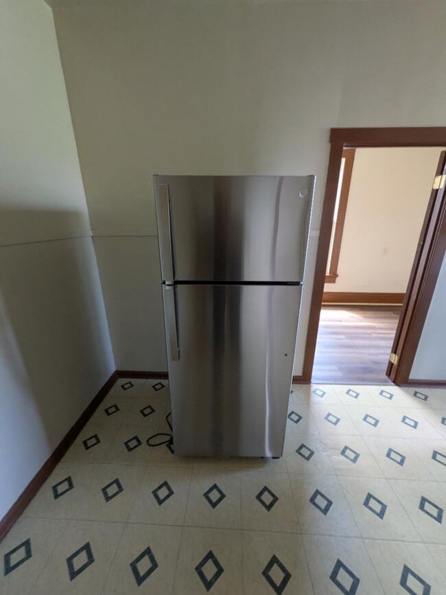 Photo - 439 W 11th St