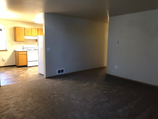270 NW Clay Ct Unit A