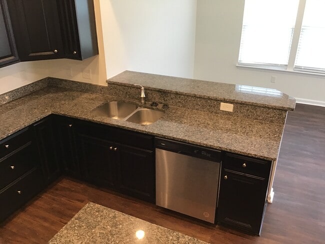 Photo - 233 Sandusky Ln