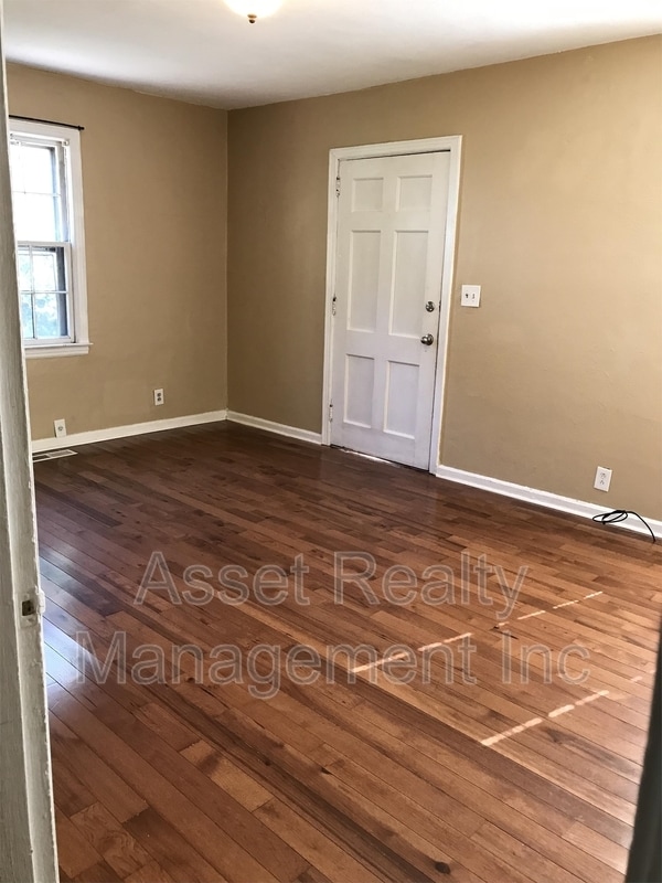 Photo - 2315 Greenfield Ln