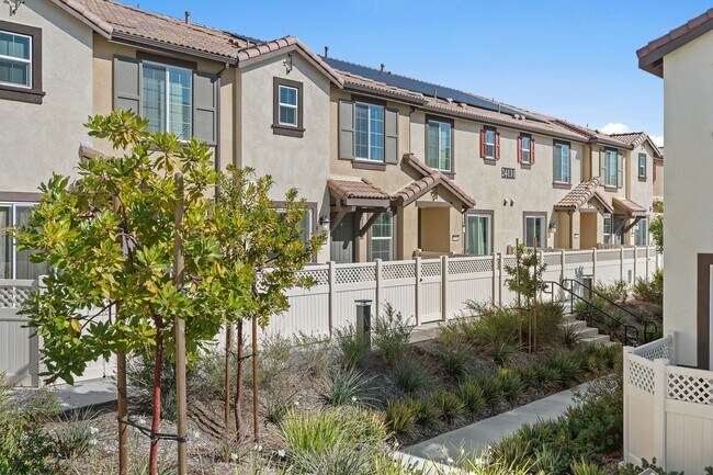 Photo - Beautiful 3 Bed / 2.5 Bath Condo with Open Floor Plan & Private Patio!