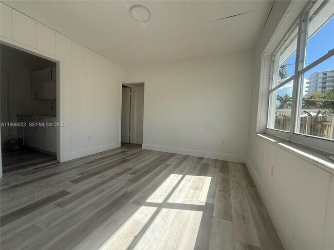 Photo - 2801 SW 26th St Unit R-Right