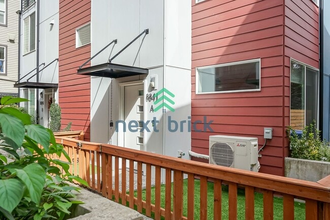 Building Photo - 2 BED & 2 BATH TOWNHOME FOR RENT