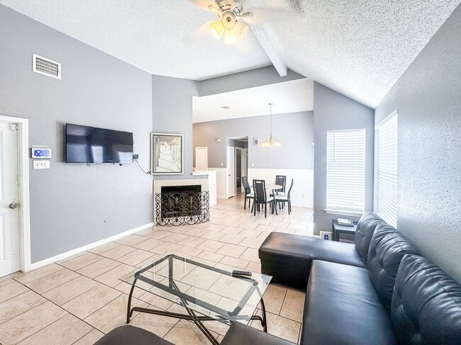 Photo - 18579 N Lyford Dr