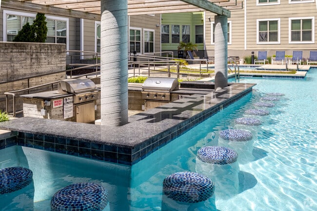 Swim-Up Bar