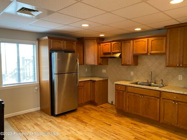 Photo - 440 Larch St