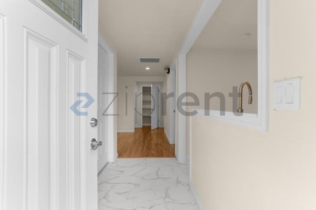 Photo - 1413 12th St NE