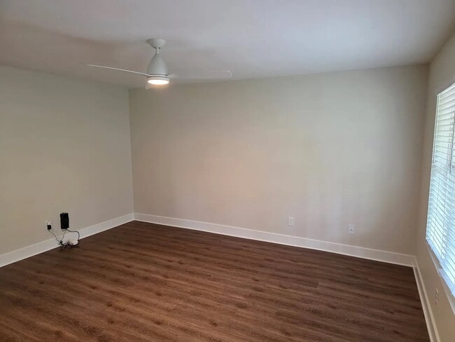 Photo - 806 Park Lane