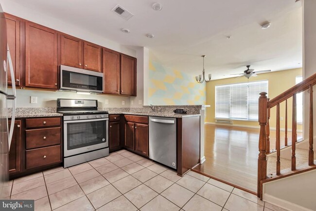 Building Photo - 14823 Chrysler Ct
