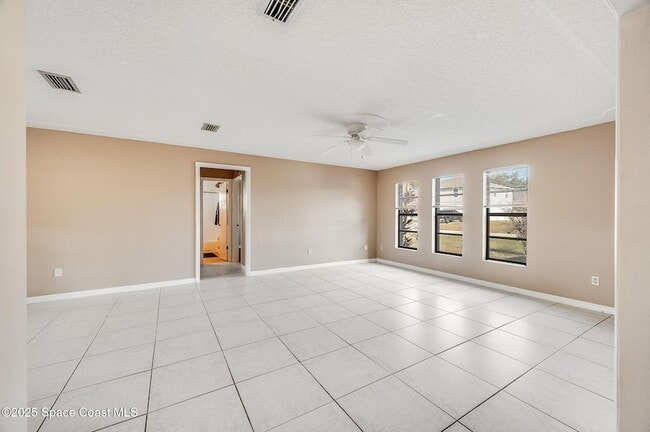 Photo - 115 Angelo Rd SE