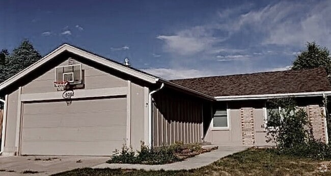 Building Photo - Long Realty & Property Management - 5 Bedr... Rental