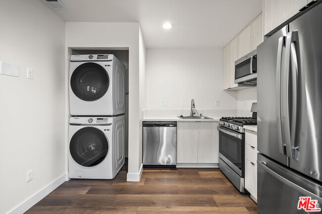 Building Photo - 2527 Hauser Blvd Unit C Rental