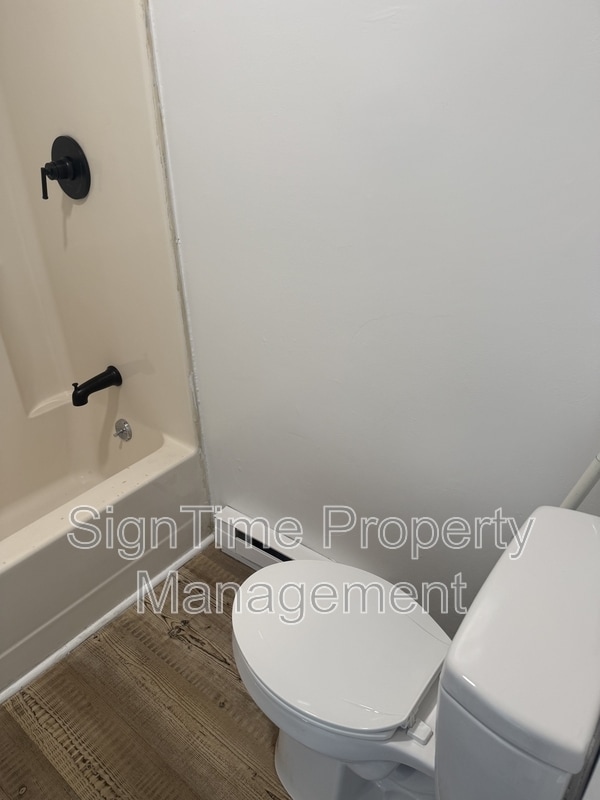 Photo - 62 W Church St Unit 2