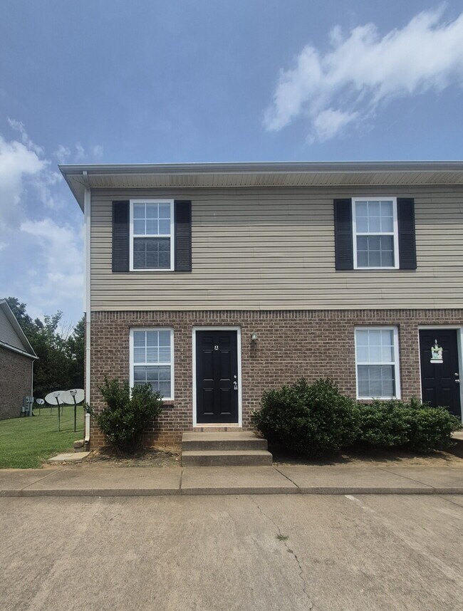 805A OAK ARBOR CT CLARKSVILLE, TN 37040