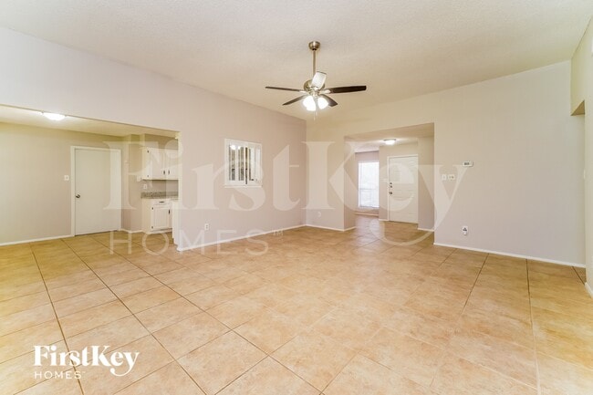 Photo - 1702 Jay Schellman St