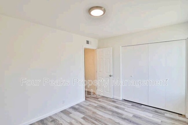 Photo - 311 E Vine Cir