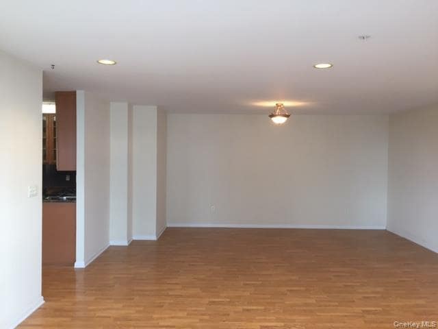Photo - 26 W Broadway Unit 303