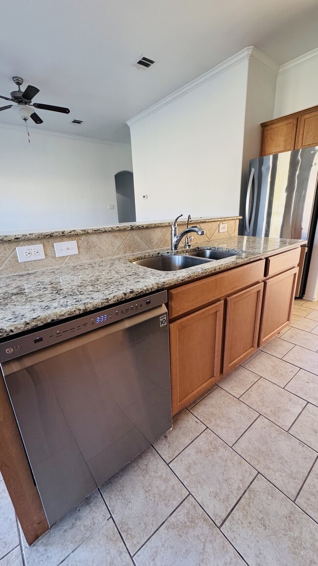 Photo - 112 Hendelson Ln