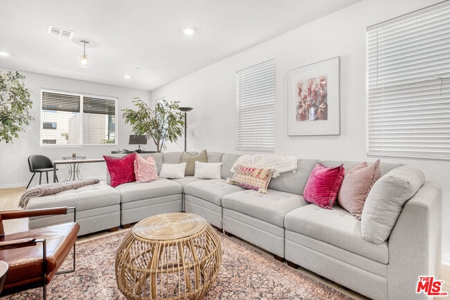 Photo - 768 Daniel Freeman Cir