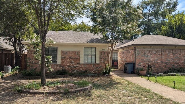 Building Photo - 665 Stonehenge Dr