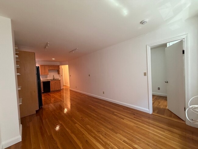 Photo - 19 Revere St Unidad 3