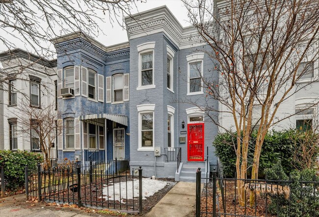 Building Photo - wonderful 3BR 1.5 Bath in the H st Corridor