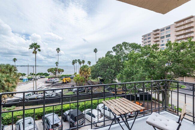 Photo - 2109 Bayshore Blvd Unit #302 - 2109 BAYSHORE  #302