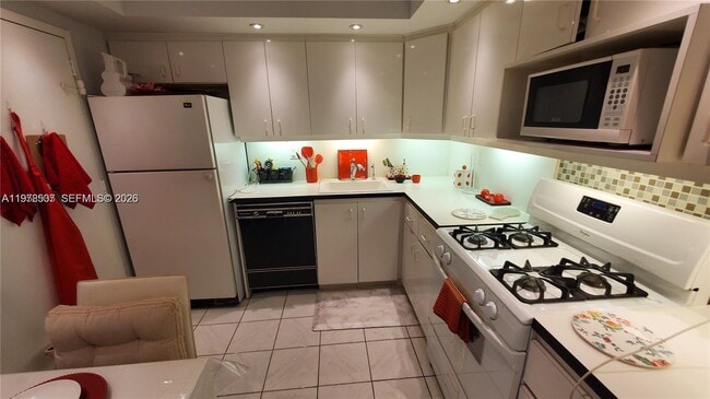 Building Photo - 2030 S Ocean Dr Unit 401