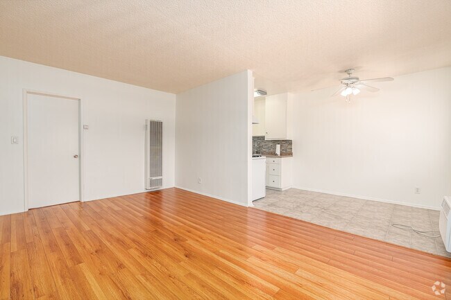 1 habitación, 1 baño - 650 pies cuadrados - Sala de estar
