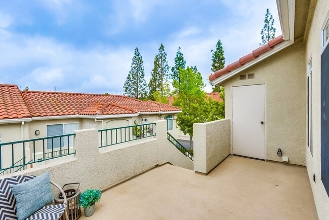 Photo - Beautiful Aliso Viejo Condo in the Seagate Colony-2/2