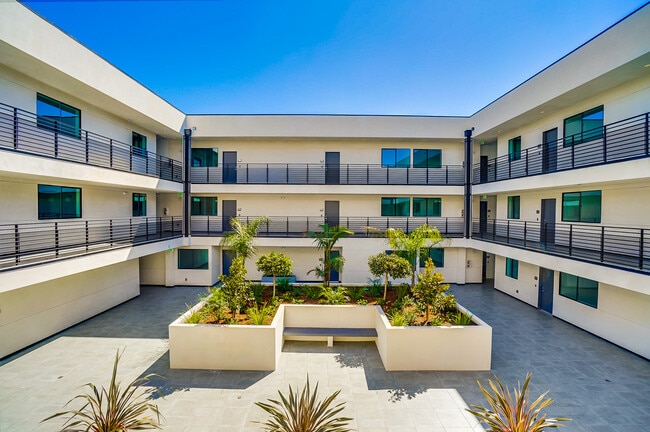 Tyrone Villas at Van Nuys