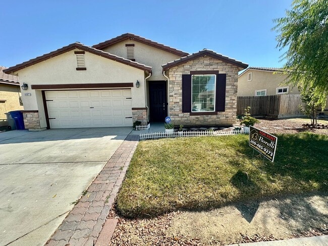 Building Photo - 2487 N Mountainside Dr