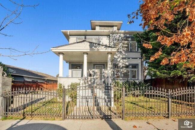 Building Photo - 114 N 17th St Rental